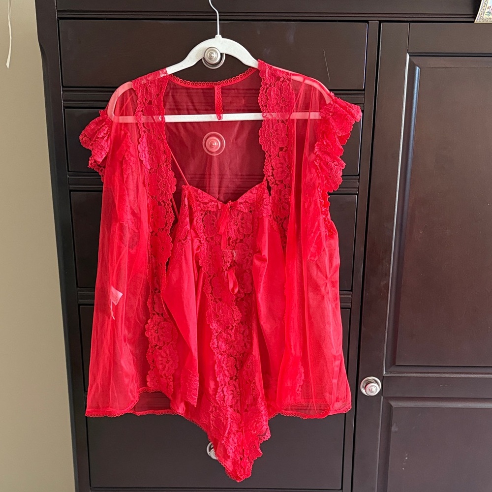 Elegant Red Lace Robe Set